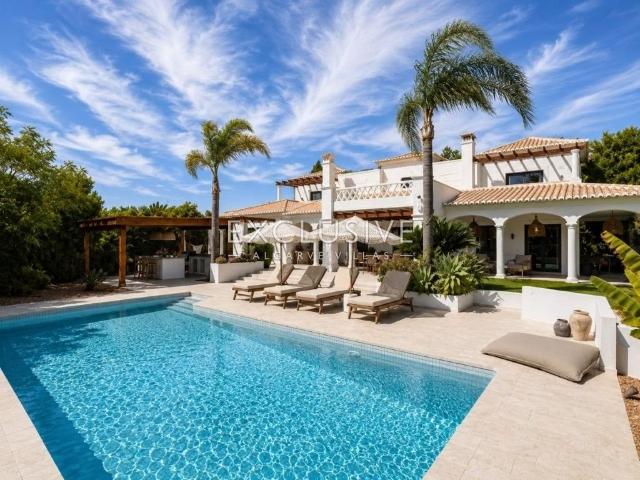 Moradia de luxo renovada com 4 quartos e piscina para venda. 307m² Lagoa e Carvoeiro