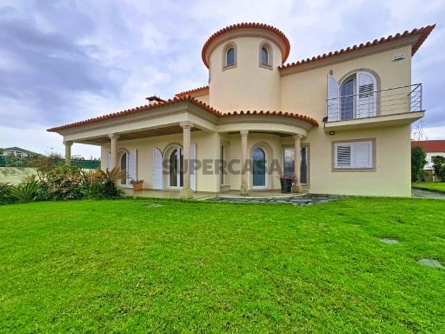 Moradia de Luxo T3+1 com jardim