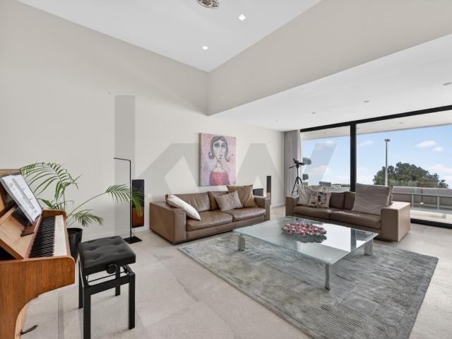 Moradia de Luxo T3+2 à Venda – Caniço