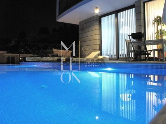 MORADIA DE LUXO T3 NO CRISTO REI COM PISCINA E VISTA MAR I GARAJAU I CANIÇO