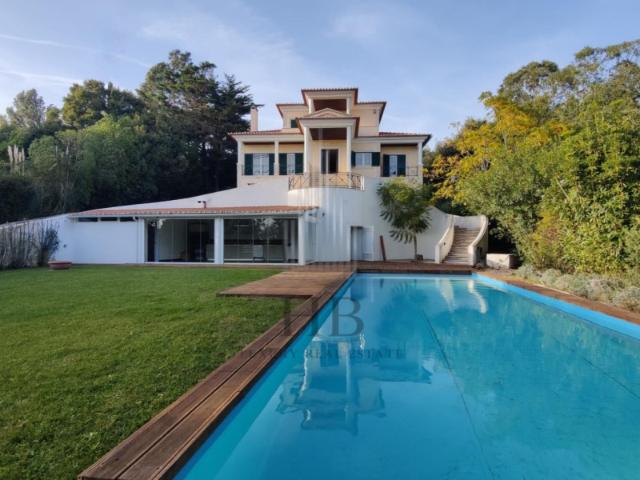 Moradia de Luxo T4+1 com Jardim e Piscina | Albarraque | Sintra