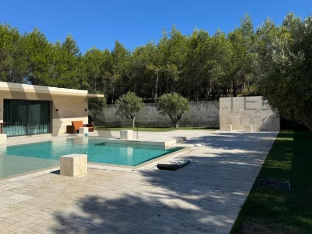 MORADIA DE LUXO T4+1 COM PISCINA, GARAGEM E JARDIM, CHARNECA, CASCAIS