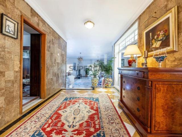 Moradia de Luxo T4+1 em Paço de Arcos