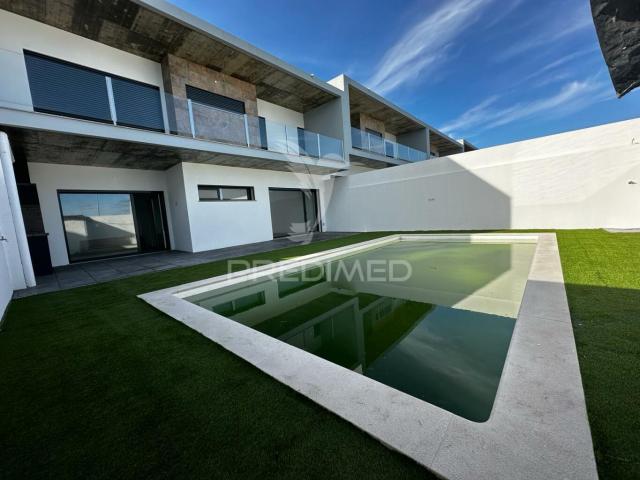 Moradia de Luxo T4 com Piscina Elvas
