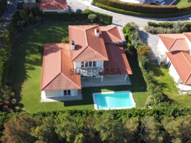 Moradia de luxo T4 com piscina no prestigiado condomínio fechado da Penha Longa Cascais