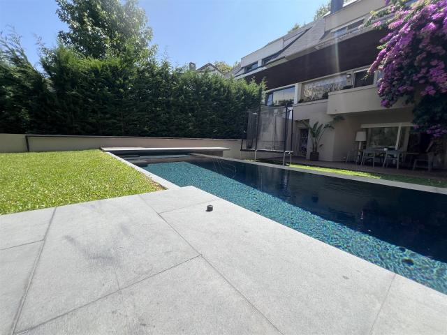 Moradia de Luxo T4 com Piscina — Próxima da Praia de Matosinhos