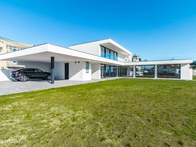 Moradia de Luxo T4 com Vista Mar
