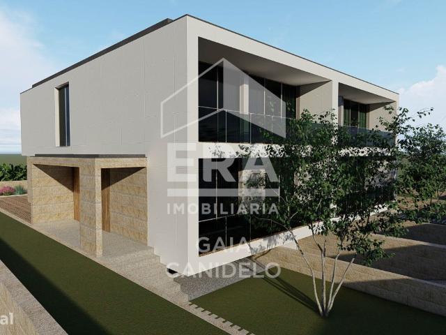 Moradia de Luxo T4 com 3 Frentes | Praia Madalena