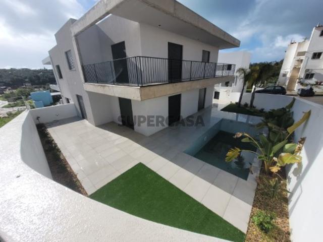 Moradia de Luxo T4 em Alvor com Piscina e Garagem