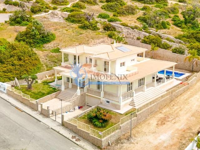 Moradia de luxo T4 localizada na encosta da Orada com 1000m². 472m² Albufeira e olhos de água