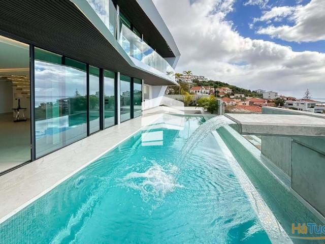 Moradia de Luxo T4 Moderna com piscina e vista sobre a Baía do Funchal Santa Maria Maior Funchal | 26084062110