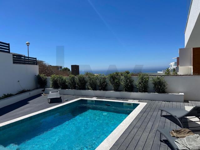 Moradia de luxo T4 na Ericeira com vista mar