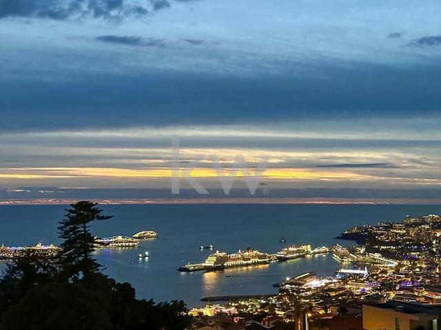 Moradia de Luxo T4 Vista sobre a Baia do Funchal Quinta do Faial Funchal