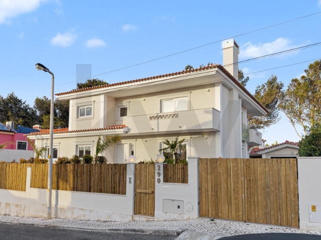 Moradia de Luxo T5+1 em Murches | Renovada | Apartamento Independente | Vista Serra de Sintra