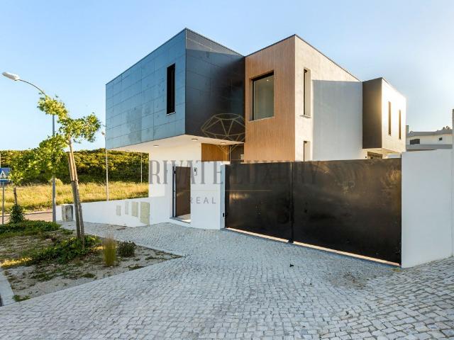 Moradia de Luxo T5 com Piscina em Belas, Sintra | Design Con. 305m² Queluz e Belas