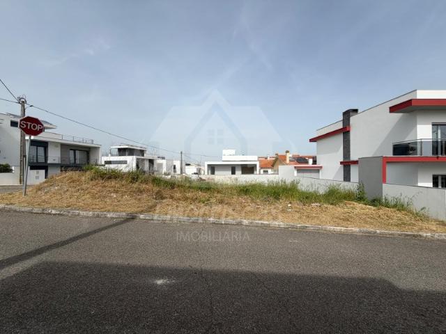 Moradia de luxo T5 em gaveto, Bairro da Primavera, Santa Iria Azóia