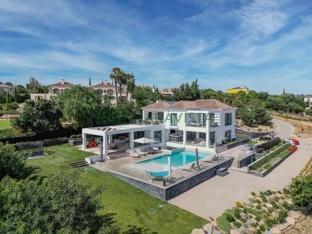 Moradia de Luxo T6 com Piscina em Almancil