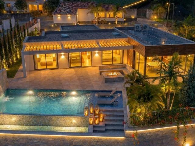 Moradia de luxo unifamiliar T3 com vista e piscina infinita