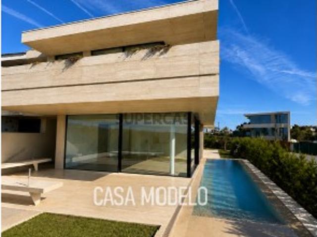 Moradia de Luxo V3+1 Vista Mar e Rio