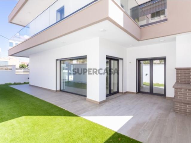 Moradia de Luxo V4, Bairro das Maroitas, arquitetura moderna