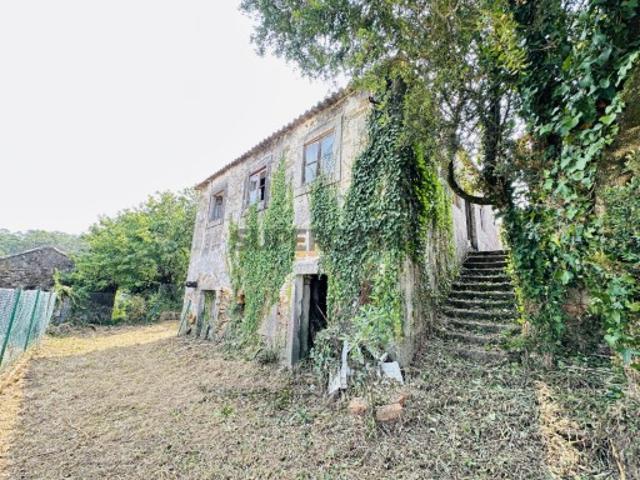 Moradia de pedra para recuperar à venda em Santa Marta de Portuzelo Viana do Castelo