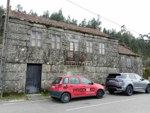 Moradia de pedra para recuperar 392m² Tondela e Nandufe