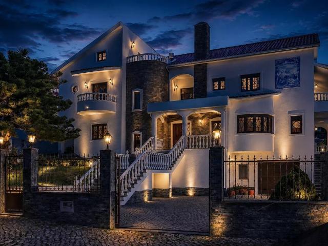 Moradia de Prestígio com Piscina 573m² Algueirão Mem Martins