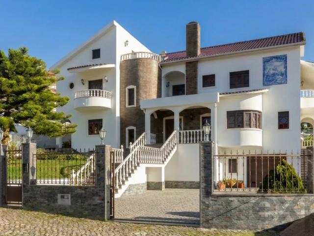 Moradia de Prestígio com Piscina