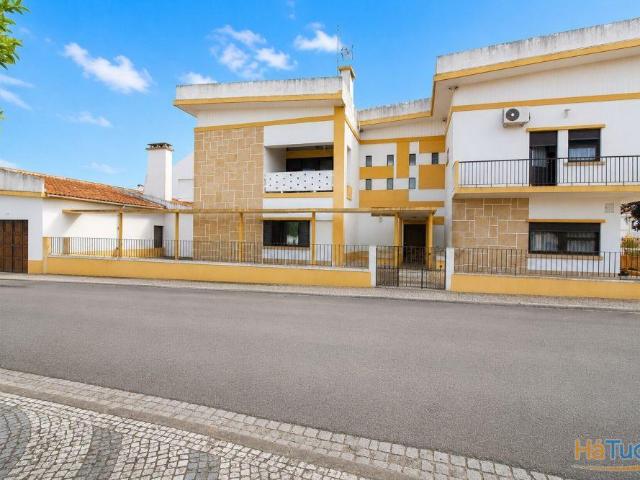 Moradia de Prestígio com T1 Independente, Terraço Panorâmico e Excelente Localização Cabeço de Vide | 26084096239