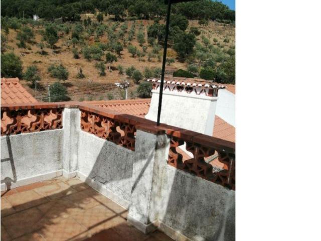 Moradia de R/Ch e 1.º andar | 26062836630