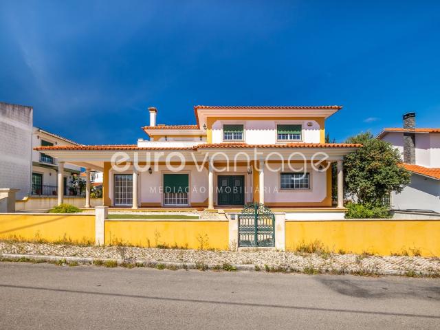 Moradia de requinte com Piscina na Marinha Grande