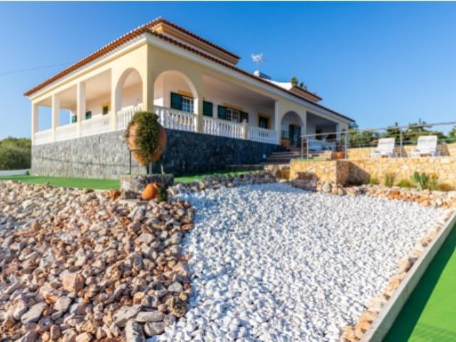 Moradia de sonho no Algarve com ampla piscina e jardim