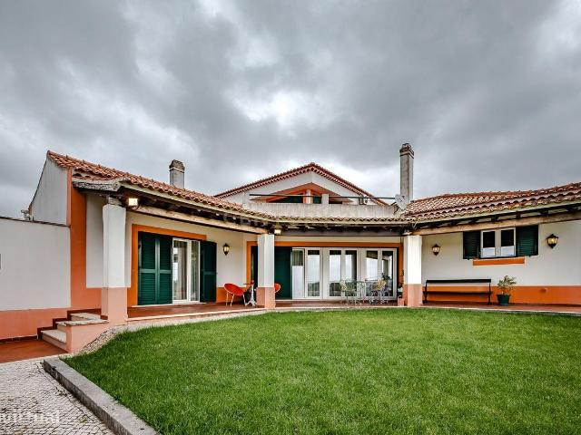 Moradia de sonho com Piscina, 7 Divises e com Terreno 8000 m2 Exce