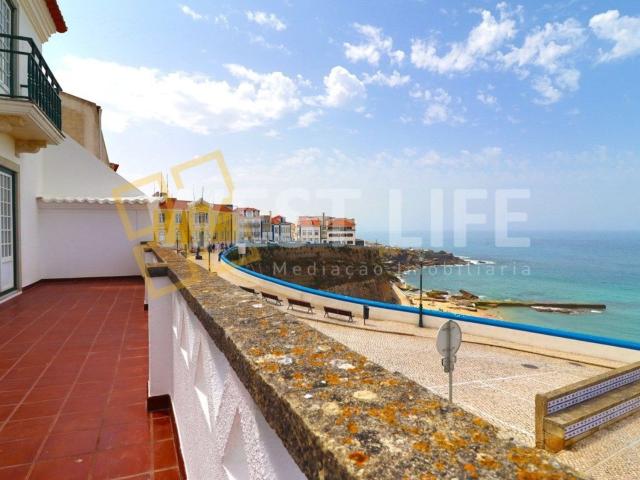 Moradia de tipologia T4 situada no Centro Histórico da Erice. 190m² Ericeira