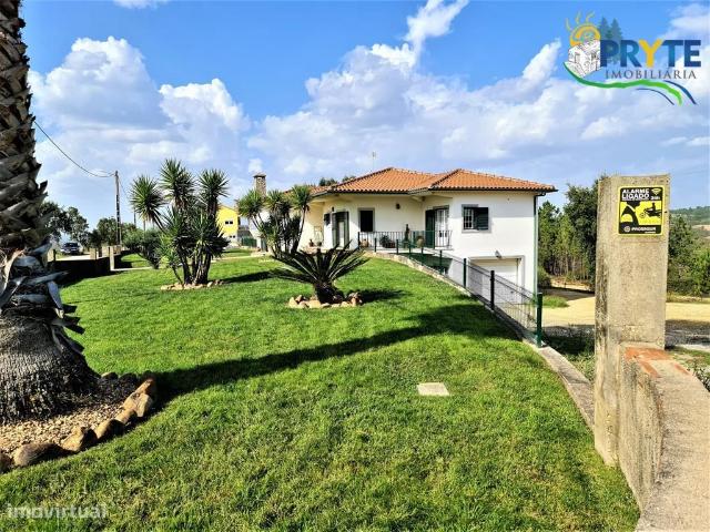 Moradia de tipologia T4 situada em Vila de Rei Castelo Branco