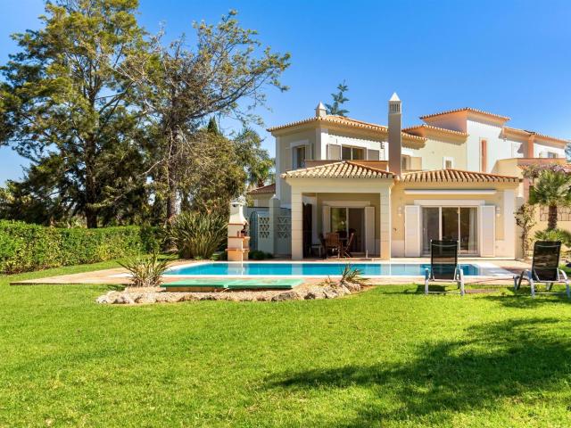 Moradia de três quartos com piscina no Pestana Gramacho Golf. 199m² Lagoa e Carvoeiro