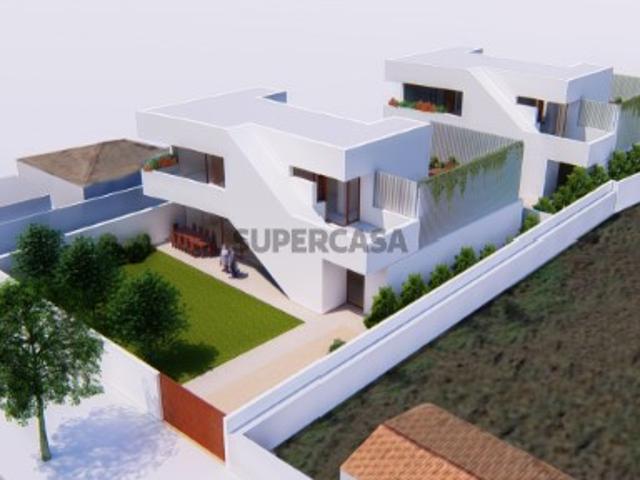 Moradia de 1º Andar, Arquitetura moderna V4, e piscina no centro de Pataias