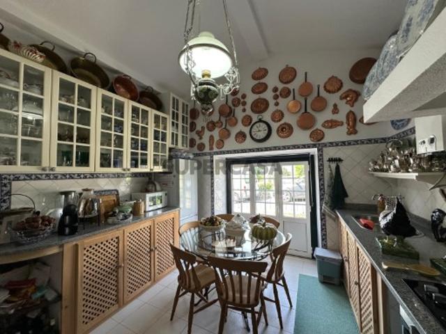 Moradia de 2 Pisos com Espaço Exterior Fantastico a 6km de Sintra
