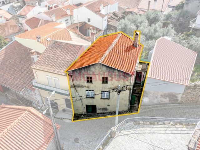 Moradia de 3 pisos em Aldeia Viçosa