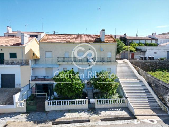 Moradia de 3 pisos situada em Fronteira Portalegre 139m² Fronteira