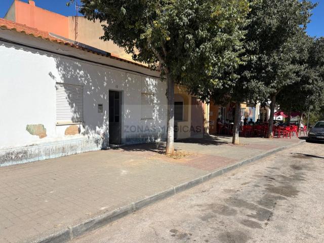 Moradia de 3 quartos com jardim em Odiáxere para renovação, Lagos, Odiáxere