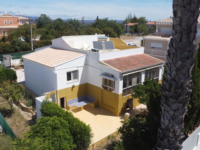 Moradia de 3 quartos com vista para o mar e grande potencial. 155m² Lagoa e Carvoeiro