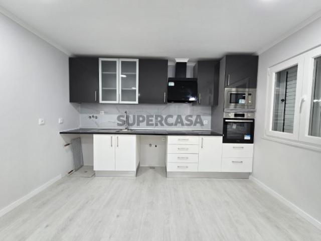 Moradia de 4 assoalhadas totalmente remodelado nos Pinheirinhos