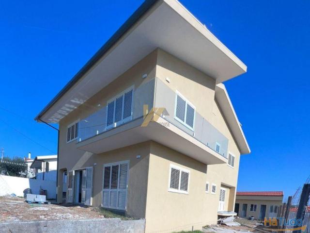 Moradia de 4 frentes T4+1 | 26084058938