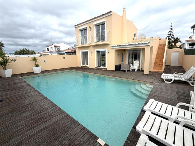 Moradia de 4 Quartos com Piscina Aquecida Situada numa Local. 180m² São gonçalo de lagos