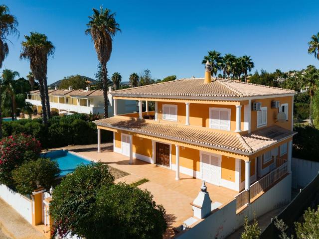 Moradia de 4 Quartos para Venda em Vale Formoso, Almancil 556m² Almancil