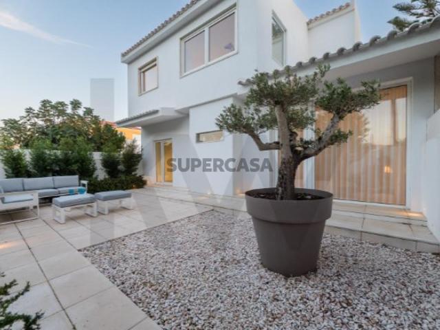 Moradia de 5 assoalhadas junto ao mar no Bairro de Santa Teresinha, Parede, Cascais