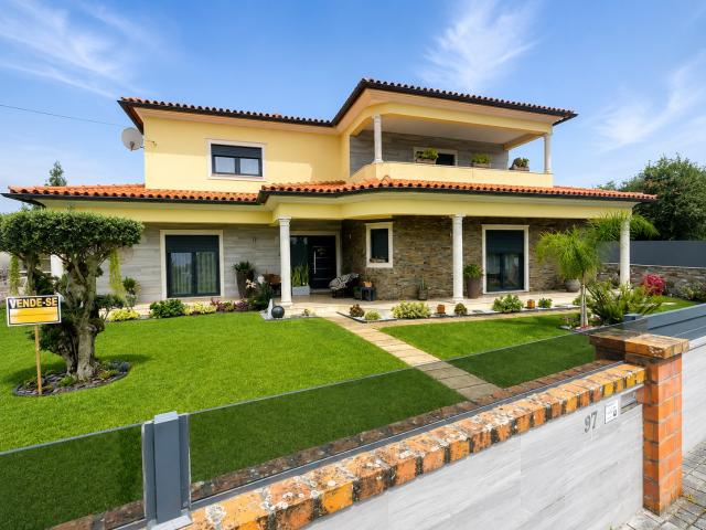Moradía de 5 quartos com terraço e garagem em Leiria