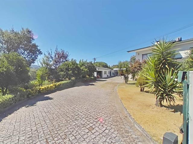Moradia de 6 quartos, 2 cozinhas, 2 salas de estar e muito m. 285m² Lago