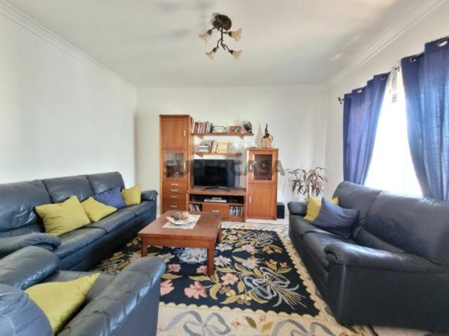 Moradia dividida em 2 apartamentos